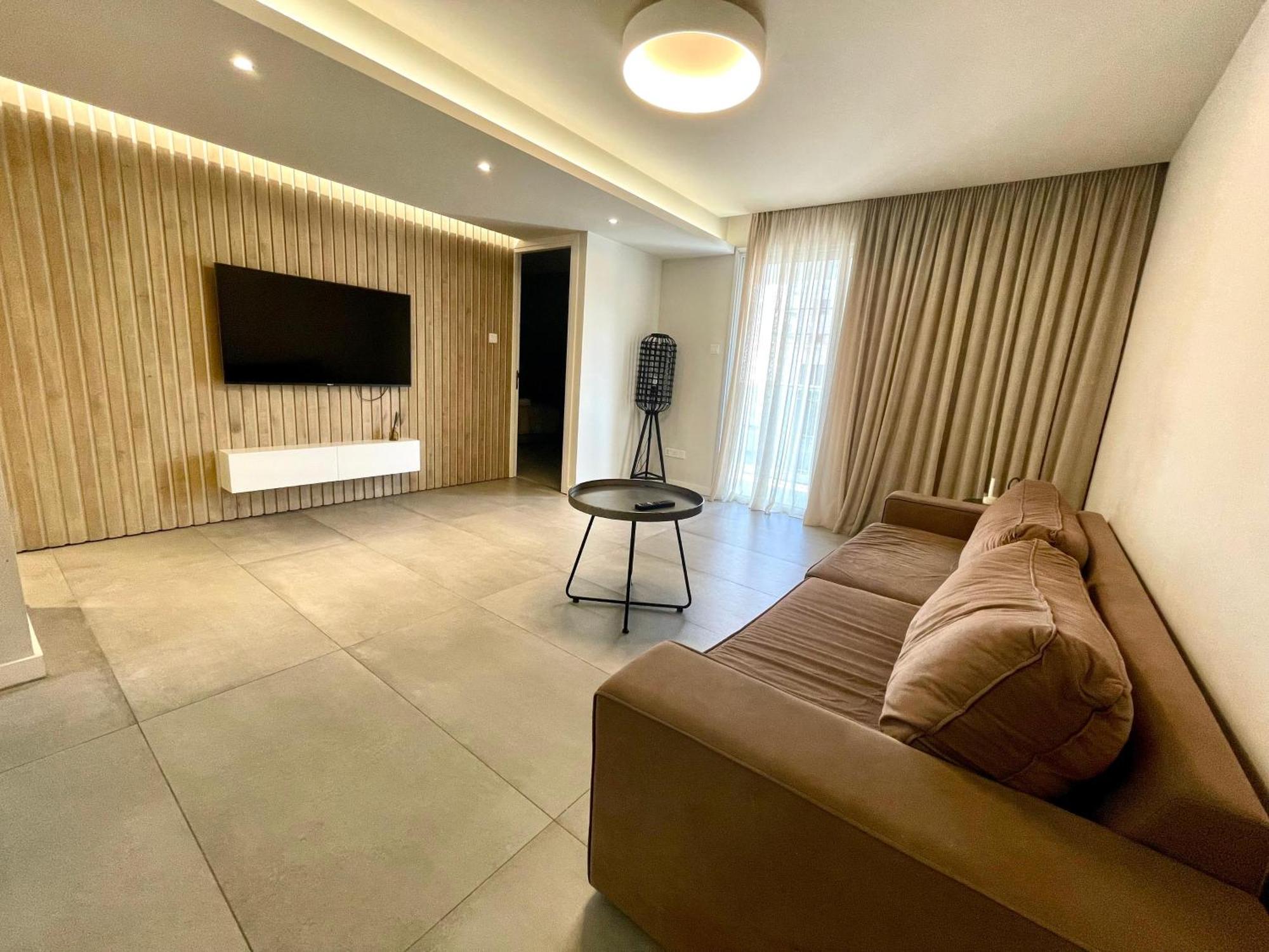 Business - Araouzou By Platform 357 Nicosia